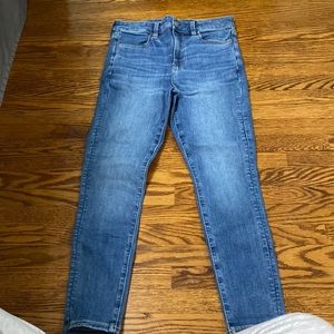 American Eagle- Short Next Level Stretch Skinny Jeans